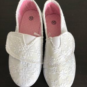 New never worn summer slip on